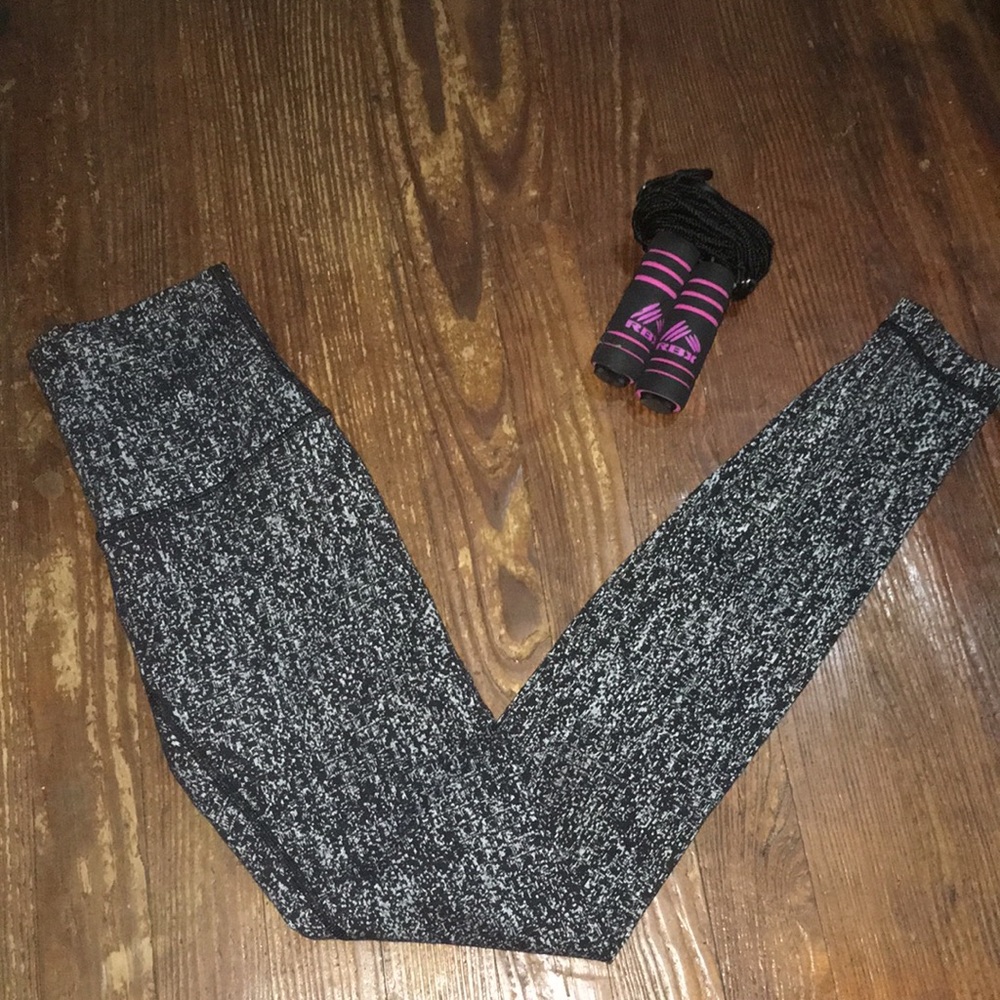 Lululemon gray and black leggings in xs